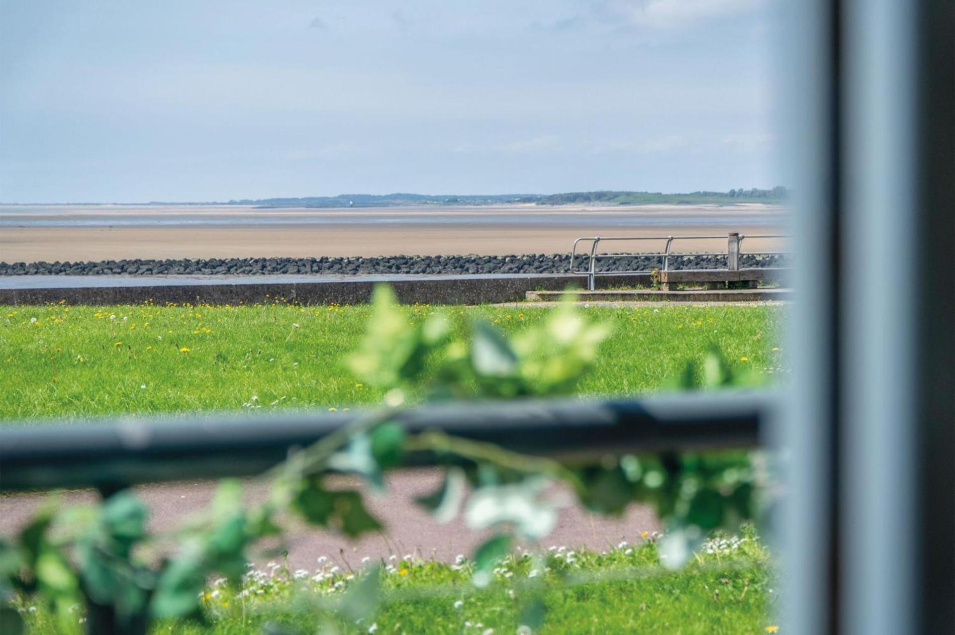 Beach View - 2 Bedroom Apartment - Llanelli Exteriér fotografie